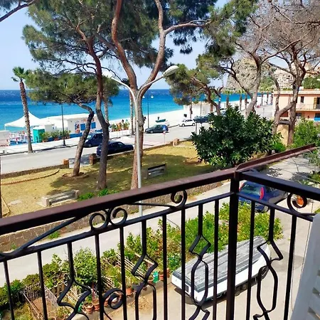 Scilla Holiday Home Ferienhaus *